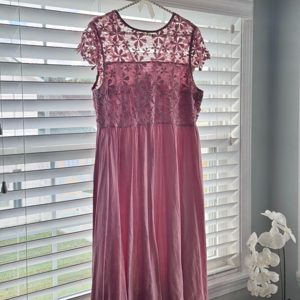 JJs House Mauve Lace Midi Dress